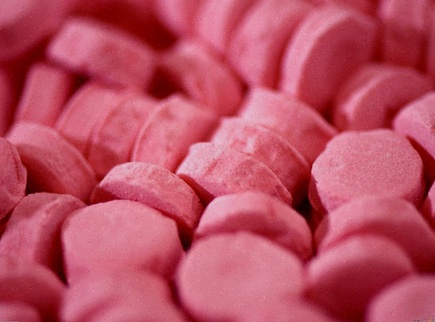 Acheter Addyi pas cher - Visuel du comprimé et boîte Addyi